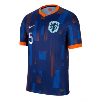 Holland Nathan Ake #5 Udebanetrøje EM 2024 Kortærmet Holland Nathan Ake #5 Udebanetrøje EM 2024 Kortærmet